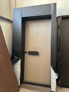 Shinedoor 2330 Беж – черно